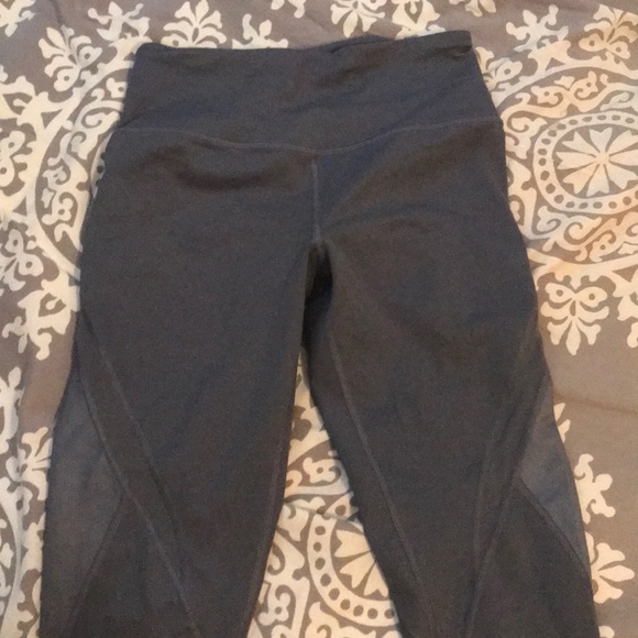 Knockout VS Sport Capri Leggings - Picture 1 of 3